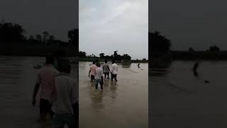 Bihar ke Narkatiya ganj road puri tarh se badh me duba hua: 2017