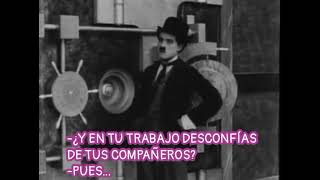 ¿Y en tu trabajo desconfías de tus compañeros? - pues... -Escena cómica de Charles Chaplin