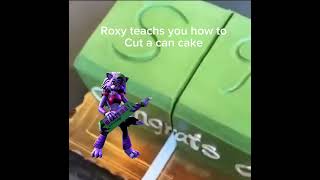 Roxy shows you how to cut a can cake