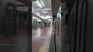 La estación Congreso de Tucumán Línea D del subte porteño, un domingo por la noche.