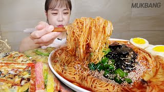 титр) SPICY KIMCHI NOODLES KIMCHI PANCAKE SEAFOOD PANCAKE OYSTER HOT PEPPER REAL SOUND ASMR MUKBANG