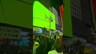 Charli XCX robi zamieszanie na Times Square! Impreza w centrum miasta 🏙️ #brat #charlixcx #nowyjork