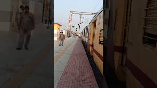 Train departure Loco pilot Green Flags dekhte hua#shorts #locopilot #greenflag