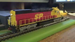 Scaletrains SD40T-2 installing ESU Lok Sound decoder and a speaker.