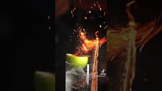 Sexy soda coming 😏 and fiery cinnamon 😋👌 what a cocktail #londonvideographer #cocktail #cocktailbar