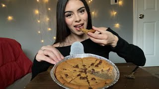 Asmr| GIANT Chocolate Chip Cookie Mukbang🍪(up close crunchy eating sounds)👄