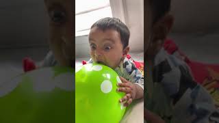 cute baby love balloon|| biting balloon||playing with balloon#short#youtube short#please subscribe👇🙏