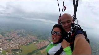 Flavia 14 12 2013 - salto duplo em Boituva com a SkyRadical Paraquedismo