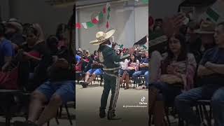 interpretando una de las canciones del el gran vicente fernandez  en un kermes