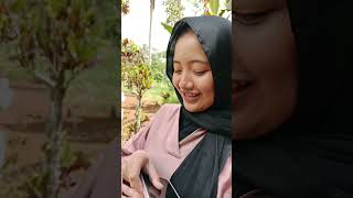 Gadis Cantik Pecinta Ulat Bulu #gadiscantik