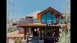 A Mountain Retreat in Montana Allows One Couple to Live in the View