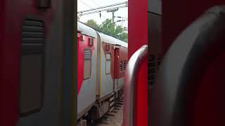 12688 Overtake 12190 Mahakaushal exp ..at mathura #indianrailways #mathura #jabalpur #chennai #kota