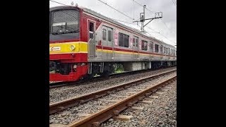 kereta api listrik  di setasiun tebet