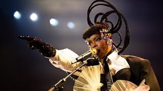 Lauryn Hill Tells Audience They’re ‘Lucky’ She Even Showed Up to Concert