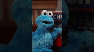 Elmo and Cookie Monster talk about boardgames…