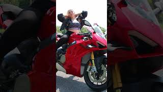 #KatyaAlmaz Ducati Panigale V4S