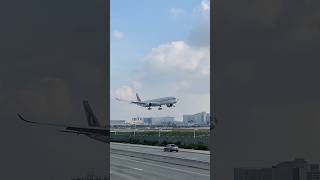 Qatar Airways A350-1000 landing at LAX runway 24R #aviation #planespotting #qatar