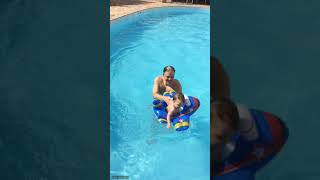 Rodrigo na piscina com o papai 8/10/17