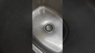 Tips to avoid bad smell from sink