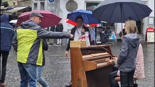 Playing Amélie in the Rain: A Stranger Saved My Piano Performance!