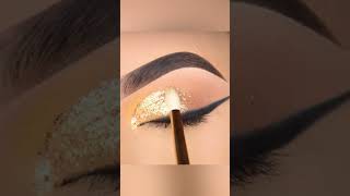 Super easy graphic look #shortvideo #shortfeed #viralvideo #eyemakeup #eyemakeuptutorial #makeup