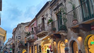 Seguimos recorriendo las calles más bonitas de Taormina 😍🙏🏻🇮🇹🍋