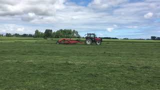 Mts boer aan het inkuilen!