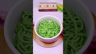 Spinach chicken noodles