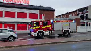 Fire truck responding in Rovaniemi Finland | Lapin pelastuslaitoksen paloauto hälytysajossa