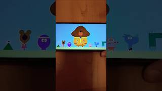 Hey Duggee Duggee, La Rana de Duggee, Betty, Happy, Norrie, Roly y Tag corren por Mary Cruz