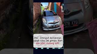 Momen Mobil Lewat Digang Sempit Malah Nyangkut #mobile #google #perjalanan #shorts #inews #inreallif