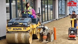 JCB 3CX, Diana and the Little Compactor Cylinder