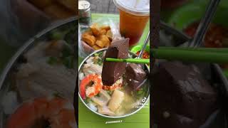 Gánh bánh canh hơn 30 năm siu ngon, topping cực chất chỉ từ 27xu đủ 3 tiêu chí: ngon, rẻ, no