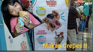 Hari Minggu waktunya jalan-jalan beli Crepes