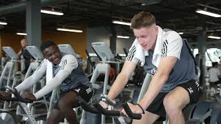 Séance de renforcement pour les défenseurs de l'Académie du CF Montréal 💪