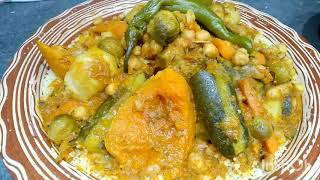 طريقة تحضير الكسكس المغربي  مع سر للحصول على مرق عاقد أو خاتر ونتيجة رائعة  /couscous marocain