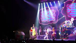 Katy Perry - Hot N Cold. [Live @ HMH Amsterdam 15/03/11]