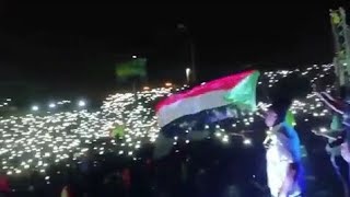 النشيد الوطني  السوداني من  اعتصام القيادة العامة / لحظة تقشعر لها الابدان.