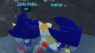 tails gets attacked by metal sonics