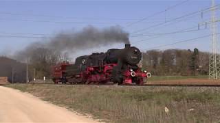 52 7596 mit einem Schotterwagen von Meiningen nach Rottweil bei Clarsbach am 30.3.19