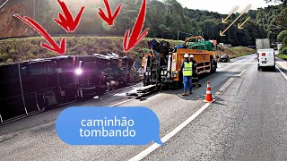 Fernão dia caminhão tombando na Estrada