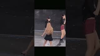 Little dance from chaelisa 💃💅🏻#lisa #rose #chaelisa #blackpink #shortsfeed #shorts