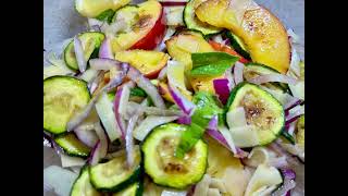 Insalata di zucchine e pesche