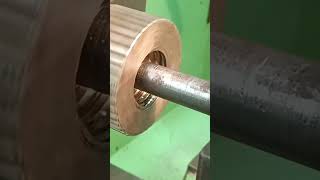 How to cut the threading on a manual lathe machine#how #lathemachine #cncmachining #cncmachine #yt