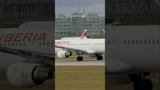 🛫 Iberia Airbus A321-212 EC-JQZ taking off at Munich Airport (MUC) #planespotting #aviation