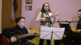 ragazza magica cover con voce chitarra ukulele e piano