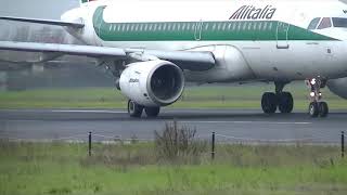 Decollo alitalia aereo boeing 187