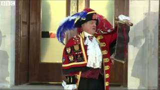 Royal baby  Town crier announces news of Prince William and Catherine's son