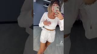 Белый костюм с шортами от магазина Naughty Kisses Store.