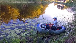 ВОДИ ПОКОЛІНА А ЛАПТІ ПРУТЬ ОДИН ЗА ОДНИМ. Рибалка на боковий кивок